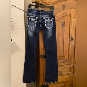 Buckle Daytrip Jeans NWOT Sz 27 Xtra long